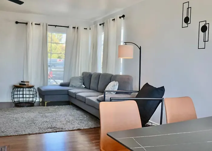 Modern La Cresta Villa Bakersfield