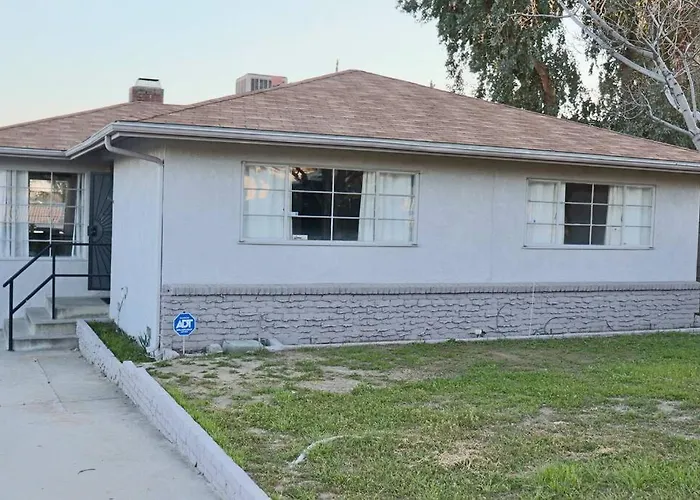 Modern La Cresta Villa Bakersfield