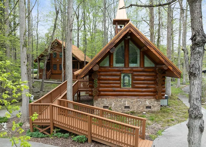 Parkway Treasure Cabin Gatlinburg