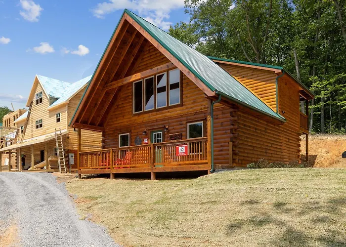 The 3 Bears Is A Newly Built 3 Bedroom Cabin Only 3 Minutes From The Parkway! Pigeon Forge