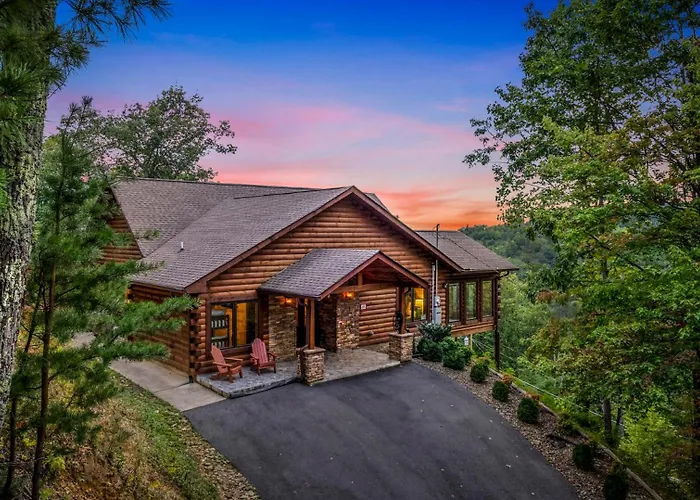 Take Me Down To "Bearadise City", A Luxurious 4 Bedroom Cabin Nestled In The Cobbly Knob Resort! Gatlinburg