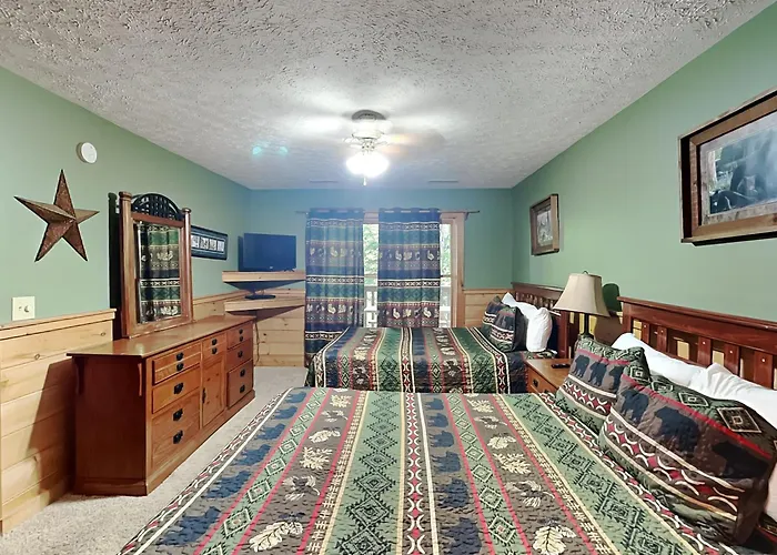 Above The Clouds, 4 Bedrooms, Pool Access, Private, Gaming, Sleeps 16 Gatlinburg