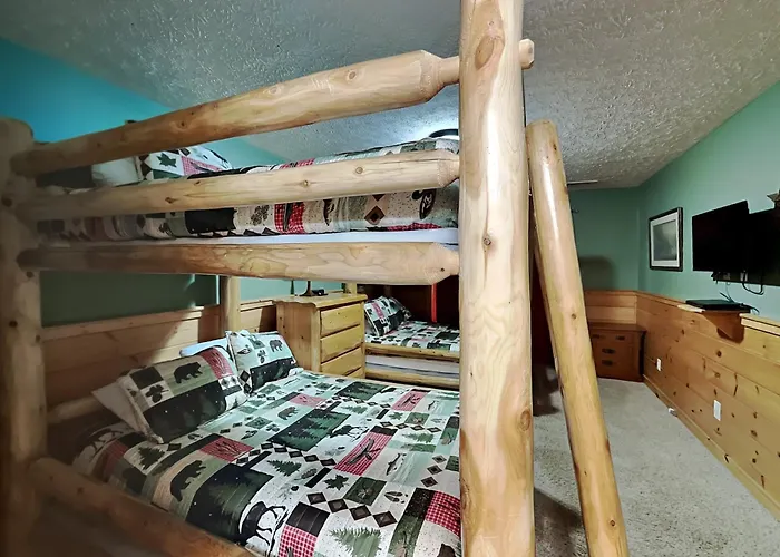 Above The Clouds, 4 Bedrooms, Pool Access, Private, Gaming, Sleeps 16 Gatlinburg