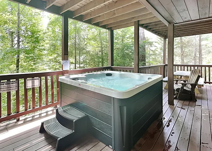 Above The Clouds, 4 Bedrooms, Pool Access, Private, Gaming, Sleeps 16 Gatlinburg