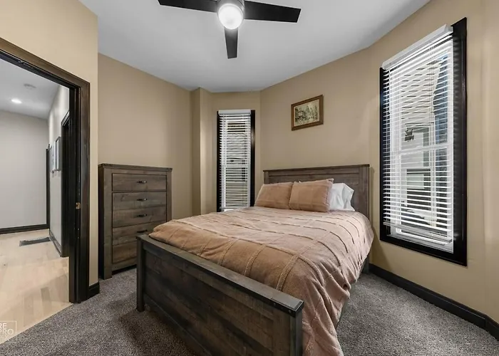 Romantic 3 Bed Home In The Heart Of The Park Chicago