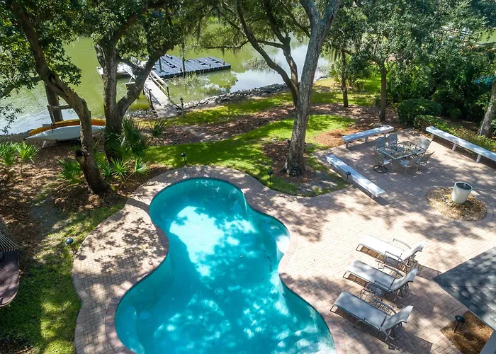 17 Baynard Cove -Just A 5-Minute Walk From White Sandy Beaches, Enjoy A Private Pool And Dock In Your Backyard Hilton Head Island