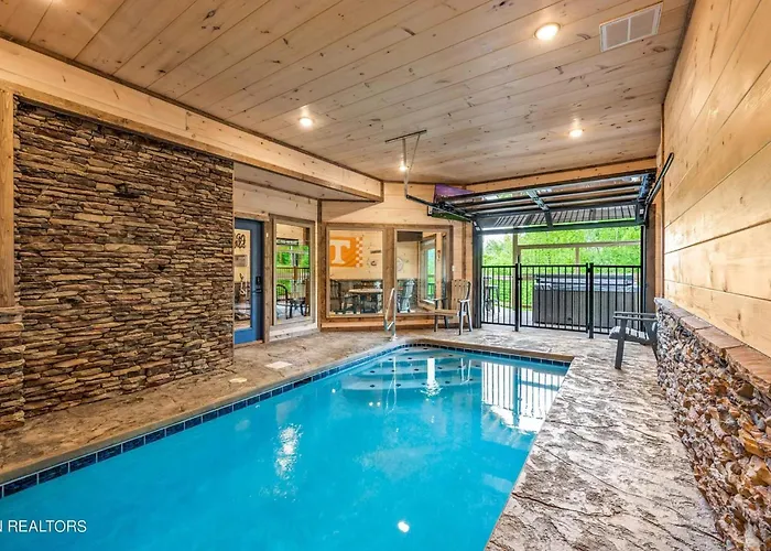 Hemlock Hideaway Villa Gatlinburg
