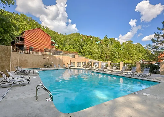 A Mountain View Theater Lodge Holiday Home Pigeon Forge