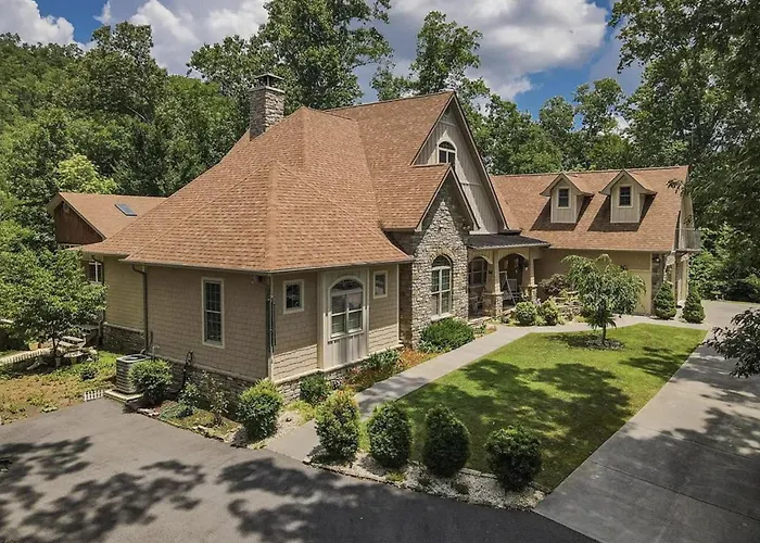 Escape To The Estate At Mill Creek Luxury 5Bed With Private Pool Hot Tub Game Room Fire Pit Pigeon Forge