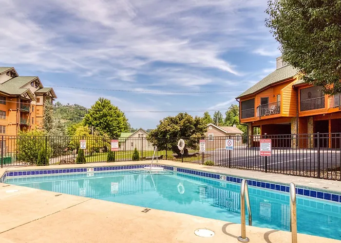 Downtown Gatlinburg Prime Location Walk Everywhere In Gatlinburg3Bed3Bath Sleeps 8