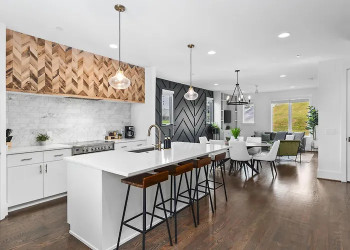 Upscale Home With Patio Walk To 12 South And Belmont Nashville