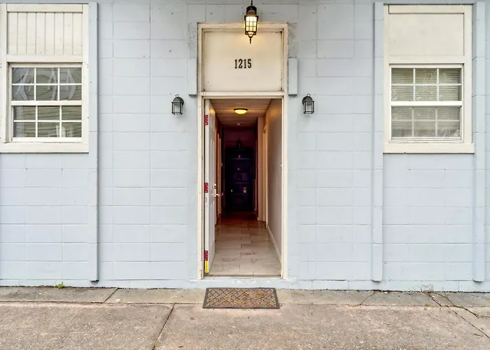 1215 Jefferson St Villa Savannah