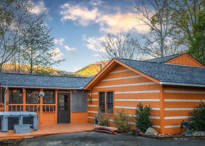 Real Log Cabin With Amazing Views, Hot Tub, Sauna, Games Gatlinburg