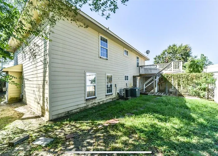 Breezy Knolls Villa Houston