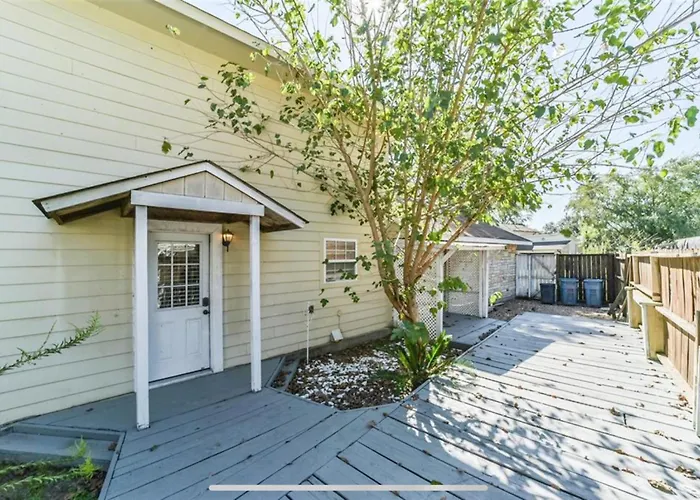 Breezy Knolls Villa Houston