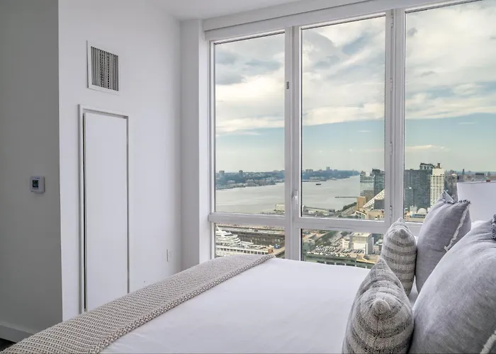 Luxx 2 Bed 1,5 Bath Apt Midtown New York