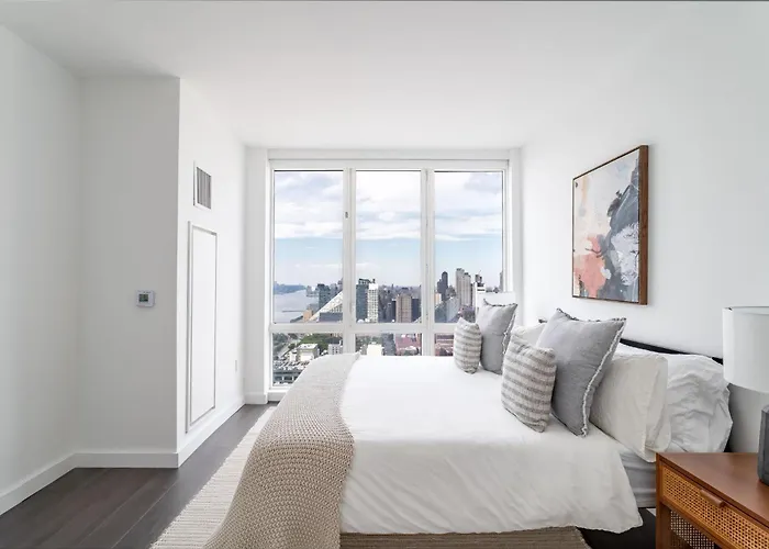 Luxx 2 Bed 1,5 Bath Apt Midtown New York