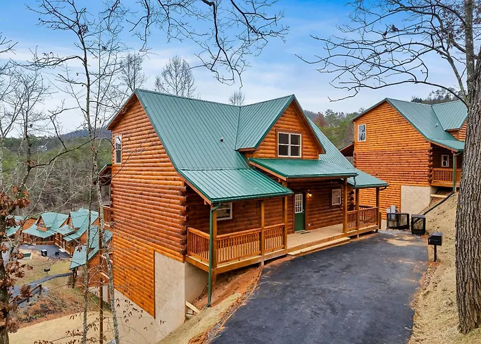 Happy Bear Lodge - 1 Mile To Parkway - Hot Tub, Pool Table & Theater! Pigeon Forge