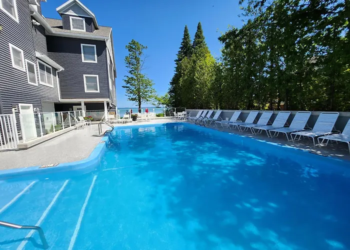 North Shore Inn Tc 306 Traverse City
