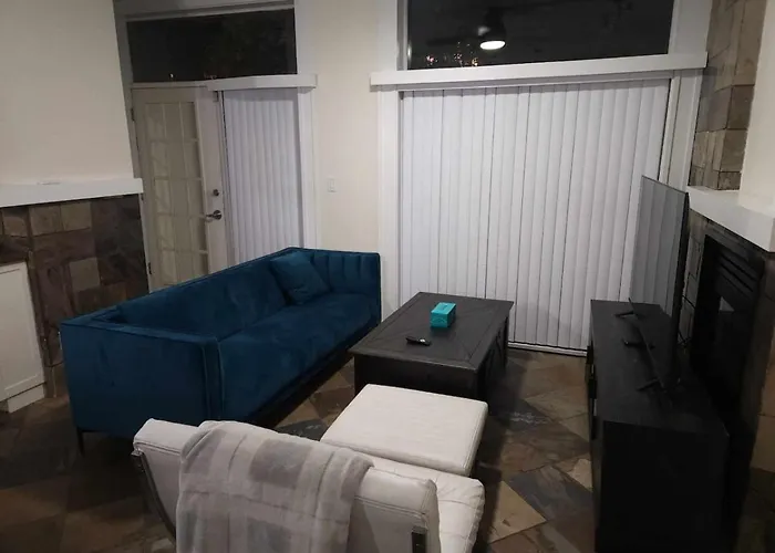 Corporate 2Br Townhouse In City Center Vancouver