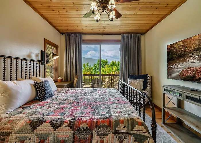 Million Views Hot Tub Game Room Sleeps 25 Gatlinburg