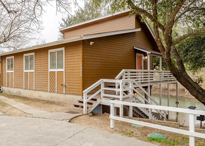 Earth Haus Villa New Braunfels