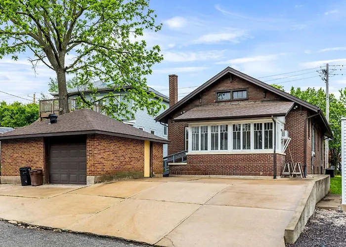 Dog-Friendly House By Main Street Saint Charles