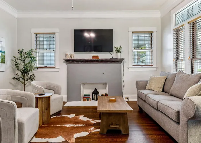 Dog-Friendly House By Main Street Saint Charles