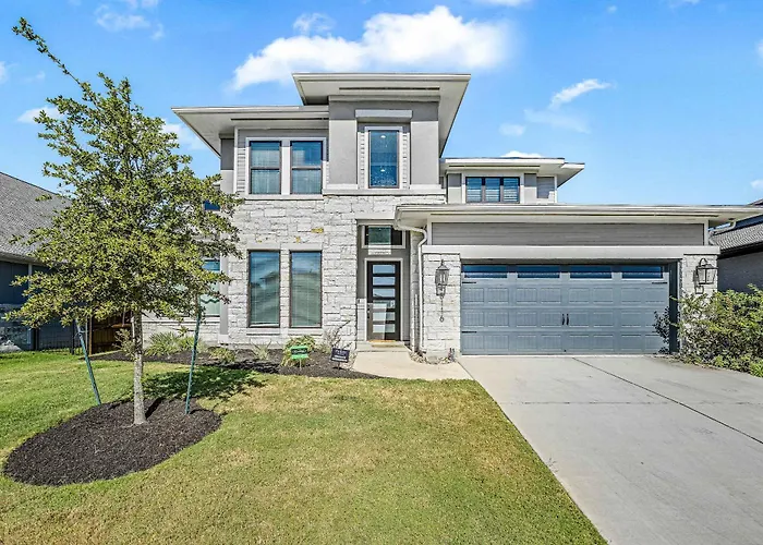 Stunning Austin Home With Office And Yard