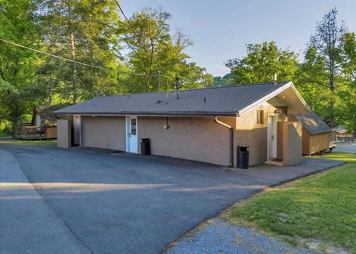 Studio Cabin With Loft Near Smoky Mountains Pigeon Forge