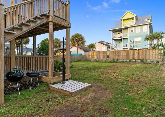 The Enchanted Mermaid. Pf Upper Duplex And 2 Blocks To The Sea Carolina Beach