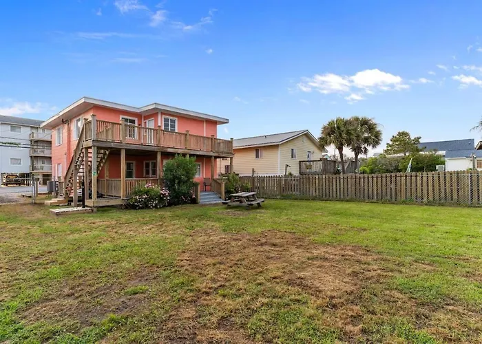 The Enchanted Mermaid. Pf Upper Duplex And 2 Blocks To The Sea Carolina Beach