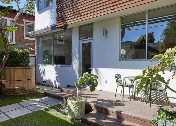 Architectural Walk Street Home Venice Elegance Los Angeles