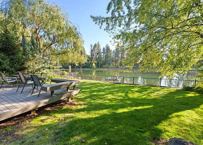 Mirror Pond Bungalow Bend