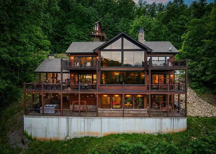 Black Bears & Biscuits Lodge By American Patriot Getaways Pigeon Forge