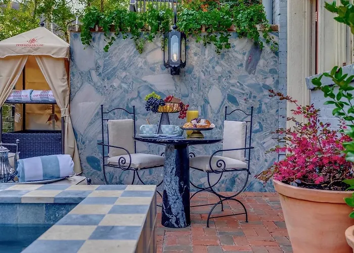 Hawkins House - Historic Savannah Stay Near Forsyth Park With Designer Interiors And Heated Pool