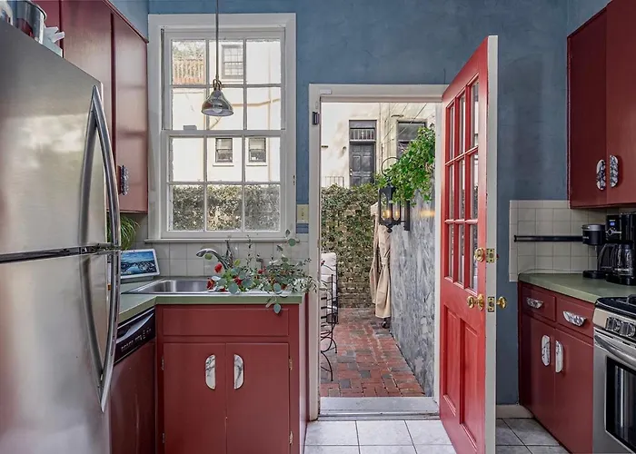 Hawkins House - Historic Savannah Stay Near Forsyth Park With Designer Interiors And Heated Pool