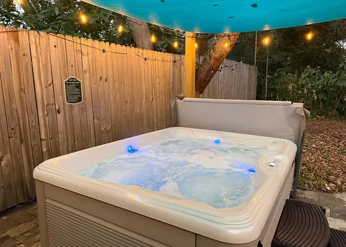 Spring Deal! Hot Tub In Coastal Home And Vilano Beach Serene Walk St. Augustine