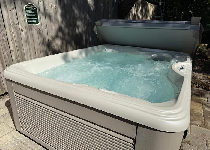 Spring Deal! Hot Tub In Coastal Home And Vilano Beach Serene Walk St. Augustine