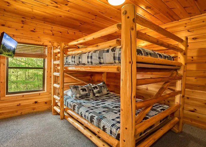 Knotty Nice: Theater Hot Tub Sauna Near Town Gatlinburg