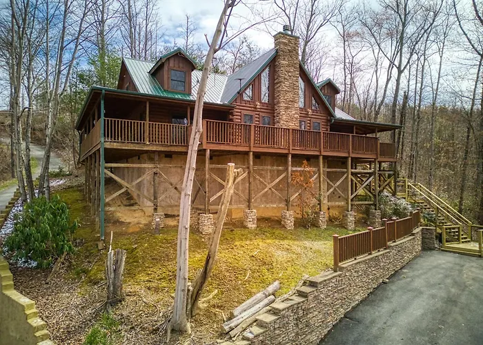 Bear Hug Cabin Gatlinburg Convenient To Everything!
