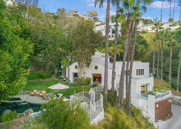 Rising Glen Apartment Los Angeles