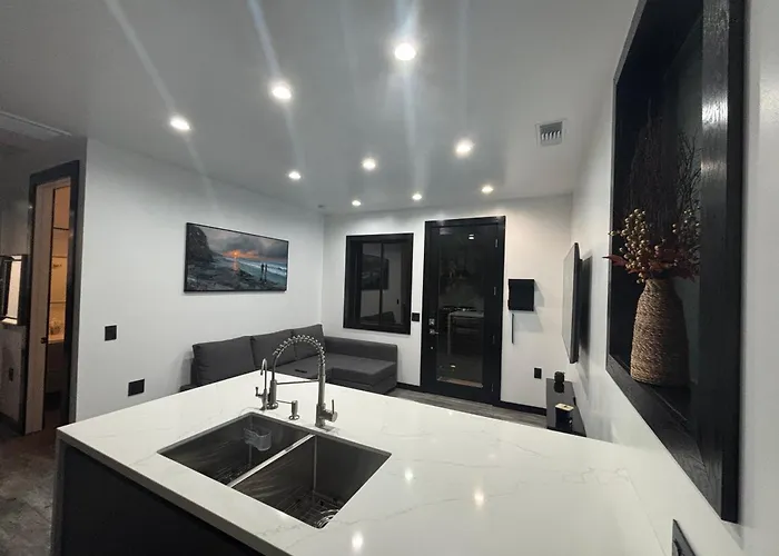 Burbank - Starlight Hills Private Luxury Guest House