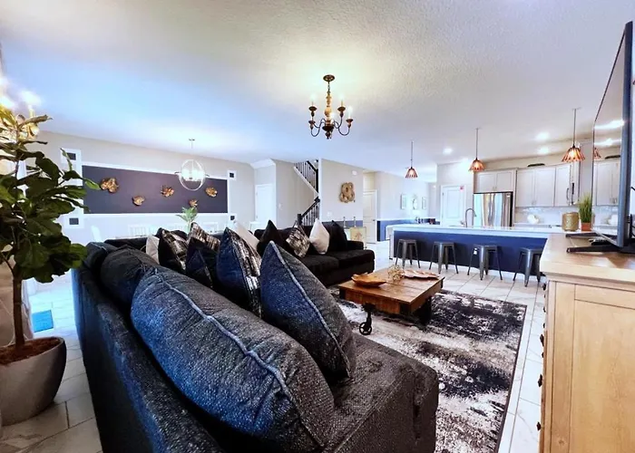Champions Gate 8Br Villa • Pool, Spa, Theater Kissimmee