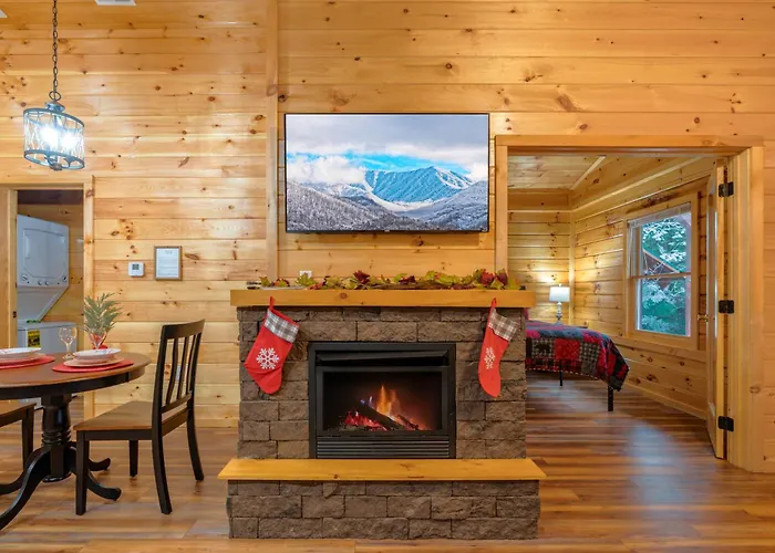 Stunning Lovers Getaway In Gatlinburg,New!Free Tickets 2 Dollywood,Anakeesta,Ziplining,Aquari & More