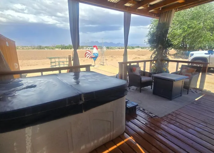 Serene Desert Oasis Hot Tub, Fam Friendly! Las Cruces