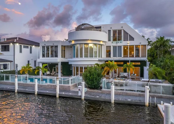 Villa Seminole Luxurious Waterfront Retreat With Pool Gym Hot Tub Fort Lauderdale