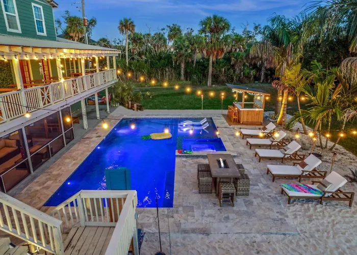 Sleeps 40! 13Br•Heated Pool•Waterfront Resort•Spa Tampa