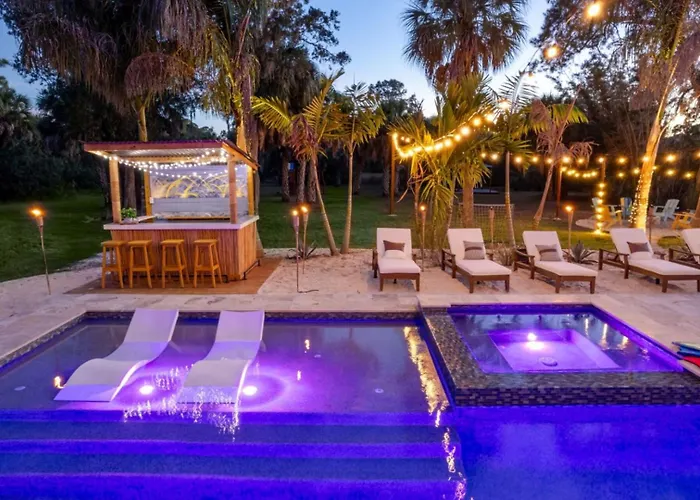 Sleeps 40! 13Br•Heated Pool•Waterfront Resort•Spa Tampa