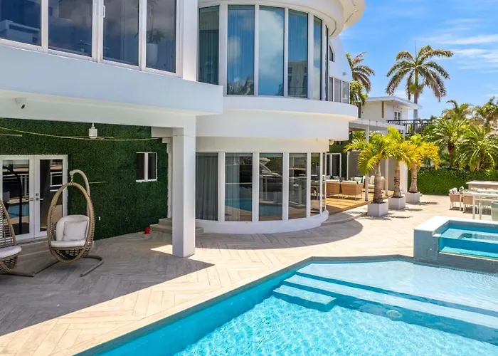 Villa Seminole Luxurious Waterfront Retreat With Pool Gym Hot Tub Fort Lauderdale